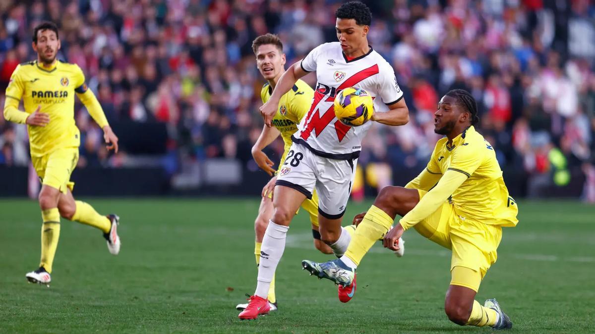 Etienne Eto'o, durante su debut en Primera, ante el Villarreal.