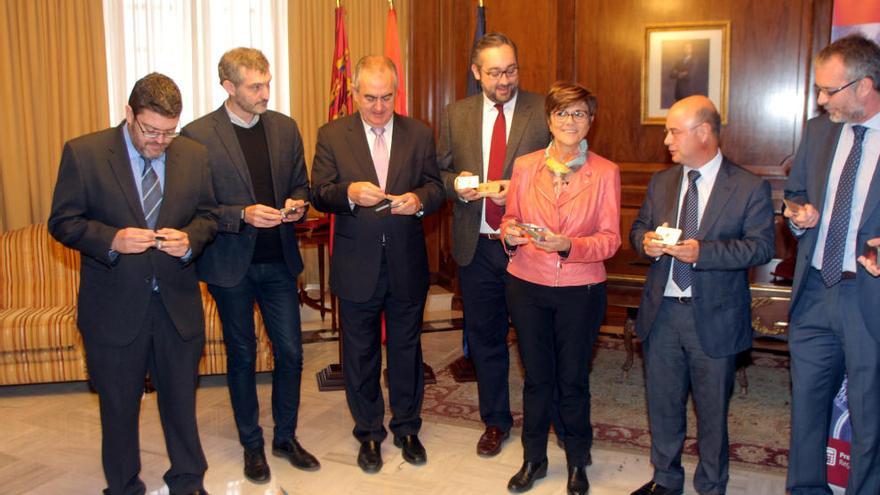 Carillo, Peñalver, Martínez, González Tovar, Urralburu y Sánchez, de derecha a izquierda.