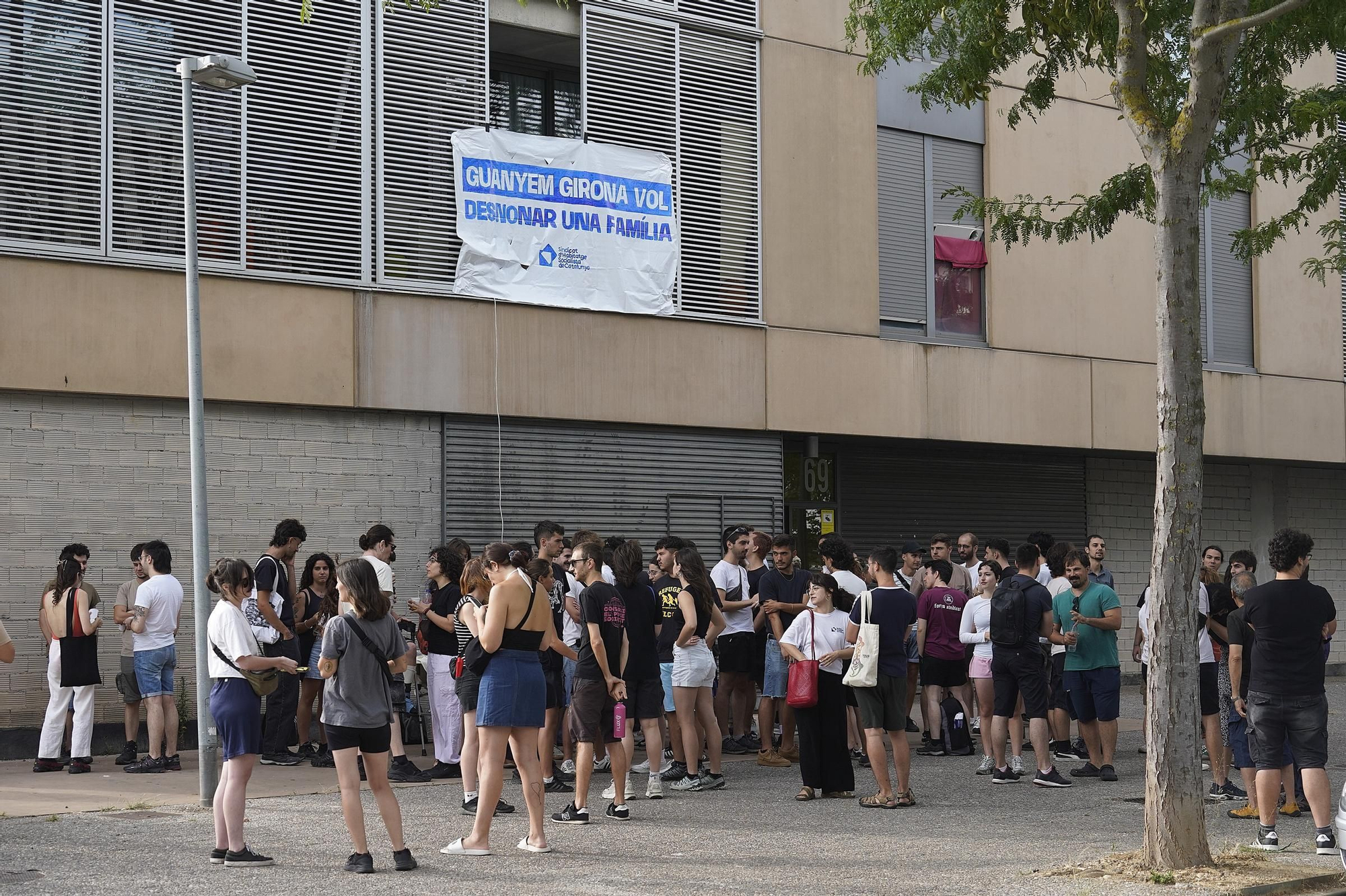 Les imatges de la concentració aquest matí davant el domicili