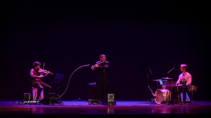 Actuación de Abraham Cupeiro nos Premios Opinión da Música de Raíz