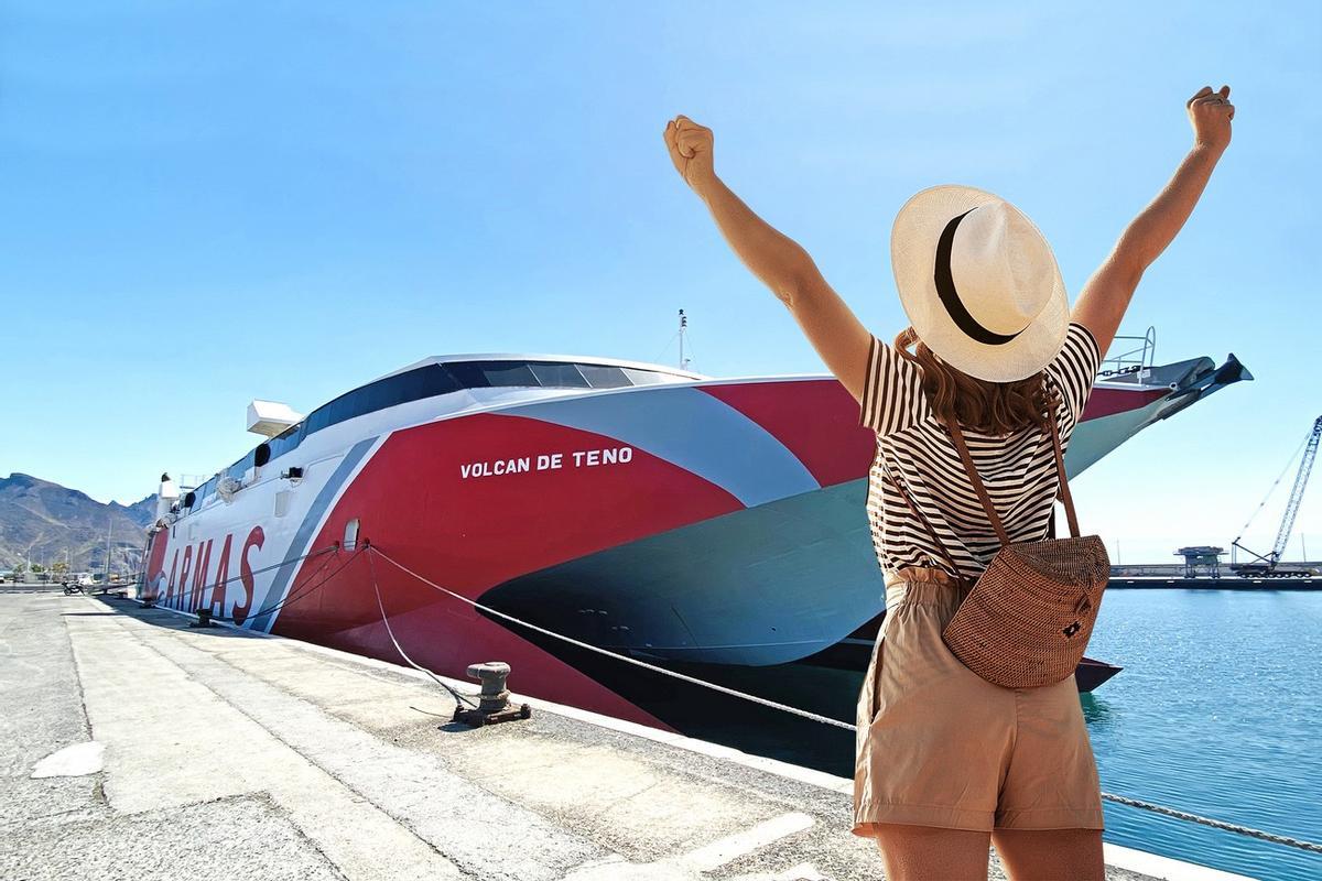 Armas Trasmediterránea lanza un 15% de descuento para viajar entre islas.