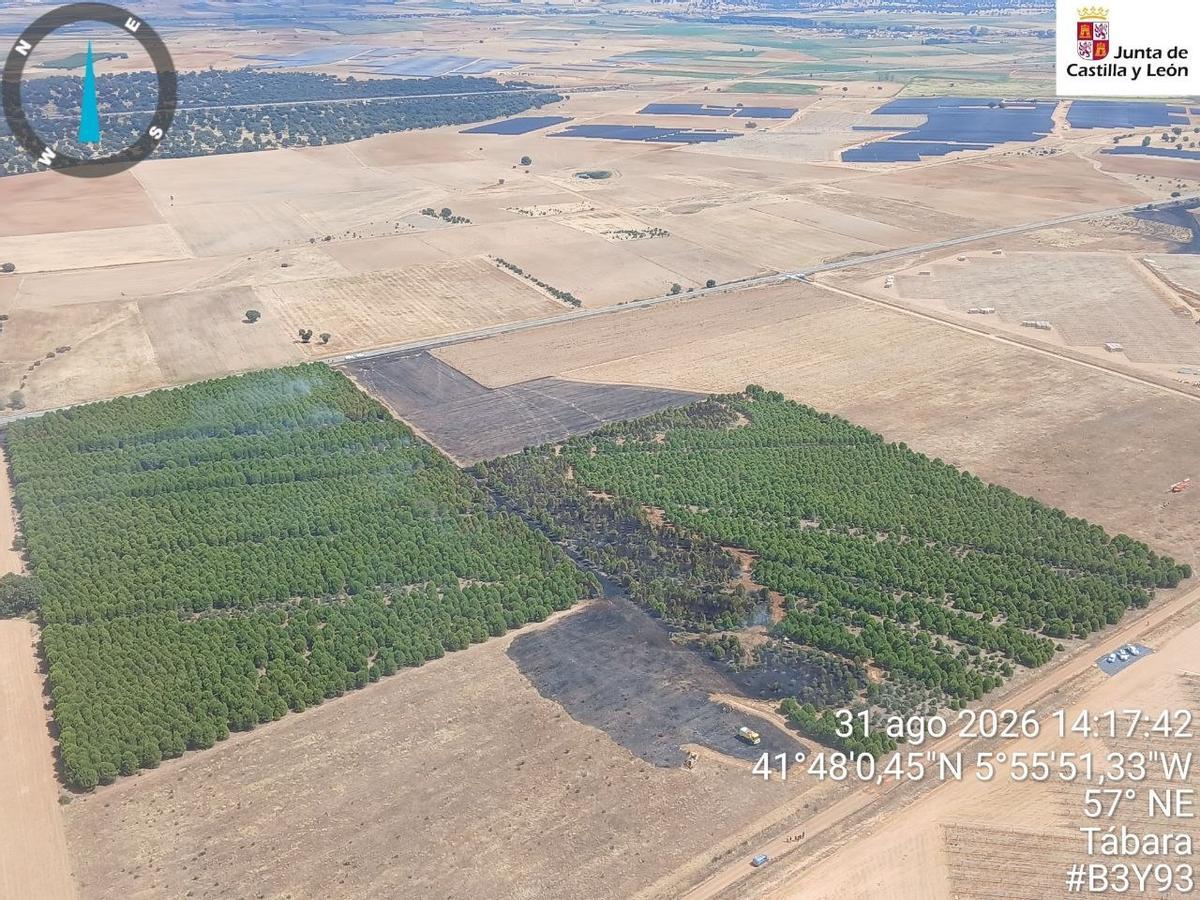 Imágenes aéreas del incendio en Pozuelo de Tábara