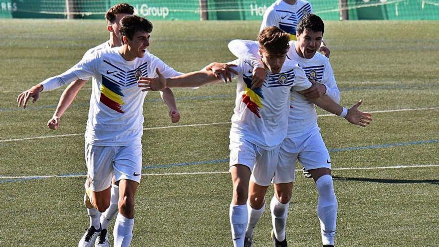 Narcís Bou celebra l&#039;espectacular gol de la victòria bagenca