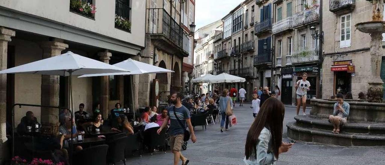 Una de las terrazas que se encuentran en el casco histórico de la ciudad. // Jesús Regal