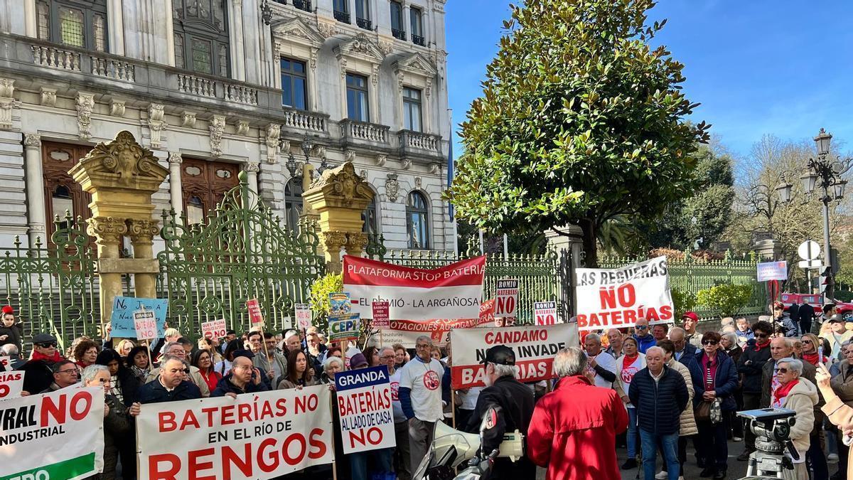 VÍDEO: Manifestación ante la Junta de la Platafoma Stop Baterías