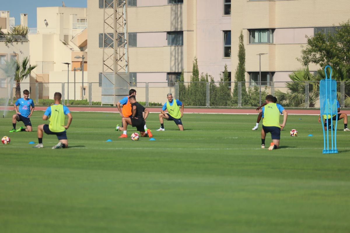 El primer entrenamiento de pretemporada de la UD Ibiza, en imágenes