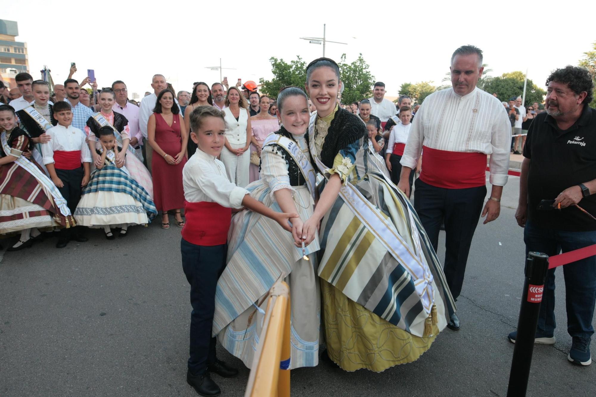 Búscate en la Cavalcada de la Mar y el encierro de las fiestas de Sant Búscate en la Cavalcada de la Mar y el encierro de las fiestas de Sant