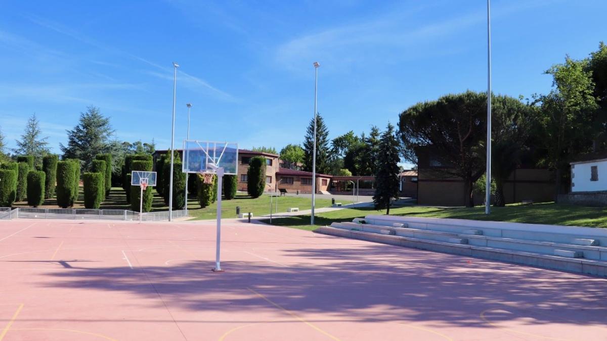 Instalaciones del colegio Los Robles, en Llanera.