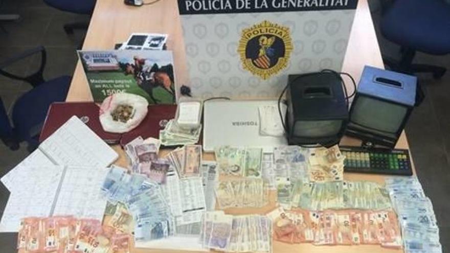 Intervenidos 32.450 euros y 6.932 libras en golpes contra el juego ilegal en Benidorm