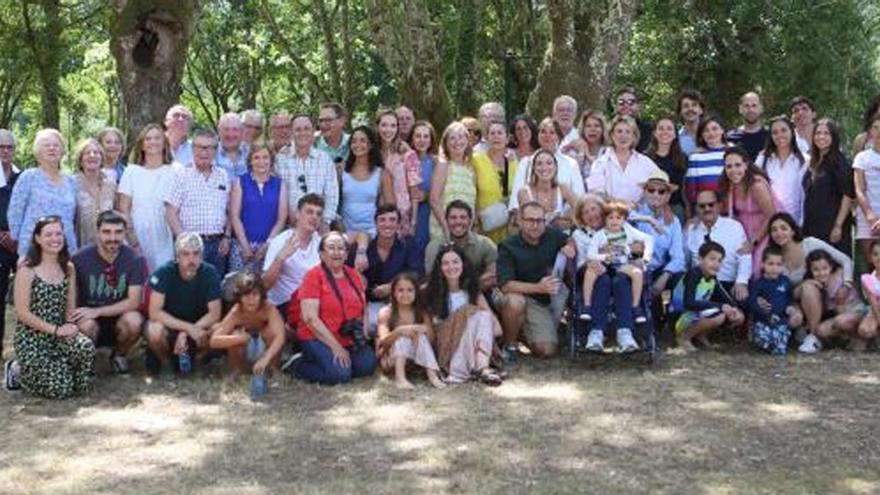 50 familiares, varias generaciones y un mismo apellido: la familia Blanco vuelve a reunirse en A Estrada