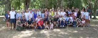 50 familiares, varias generaciones y un mismo apellido: la familia Blanco vuelve a reunirse en A Estrada
