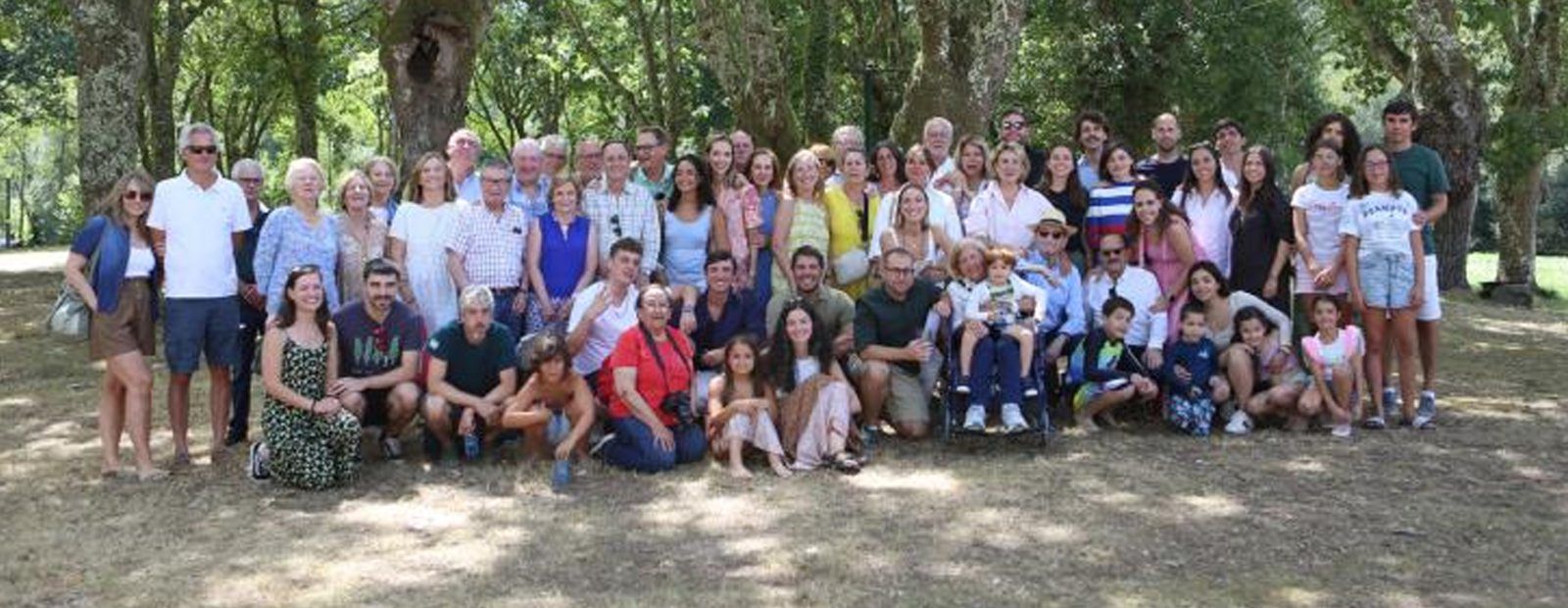 La familia Blanco Valdés se reúne en  la playa fluvial | BERNABÉ/AMANDA CASTRO