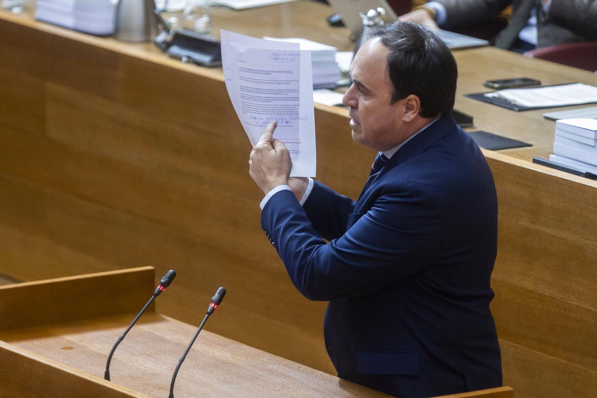 Pérez Llorca intervé en la sessió de control, este dimecres, en les Corts