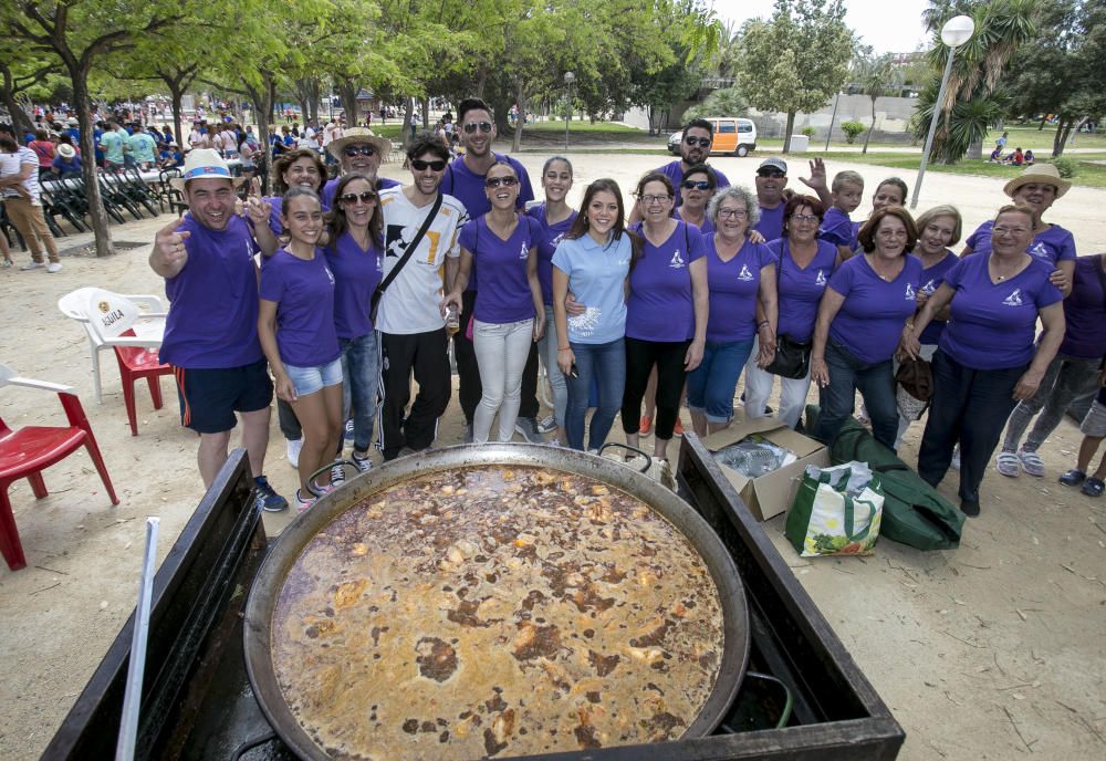 Unos 6.000 festeros disfrutan del tradicional Festival de Paellas en el parque Lo Morant
