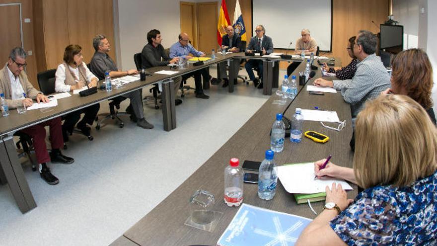 Reunión extraordinaria de la mesa sectorial de Sanidad con los sindicatos celebrada ayer.