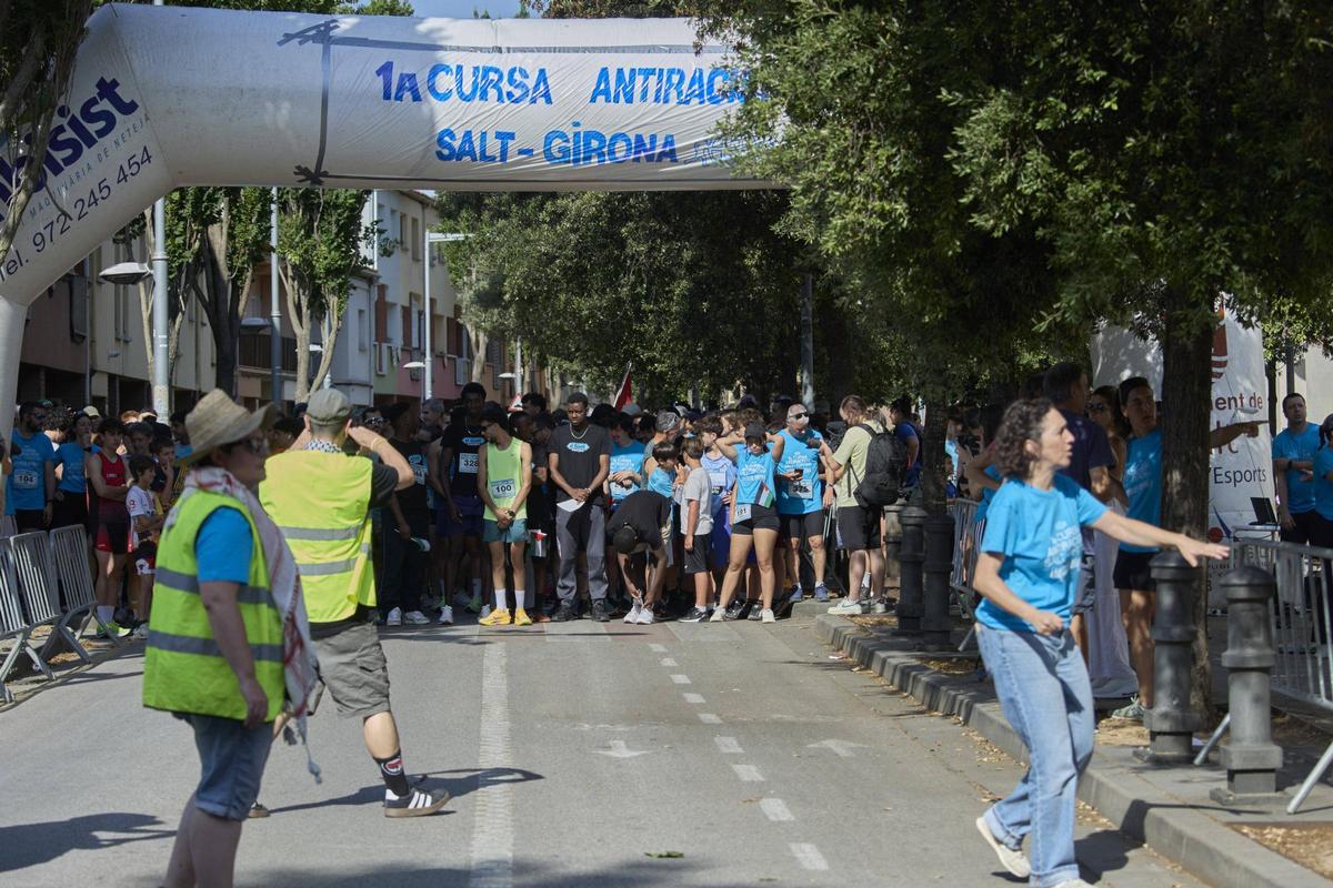 Les imatges de la 1a Cursa Antiracista de Salt i Girona