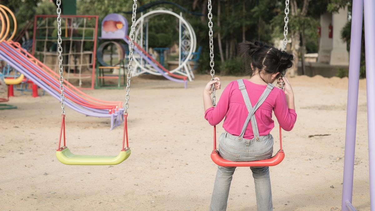 Niña víctima de acoso escolar.