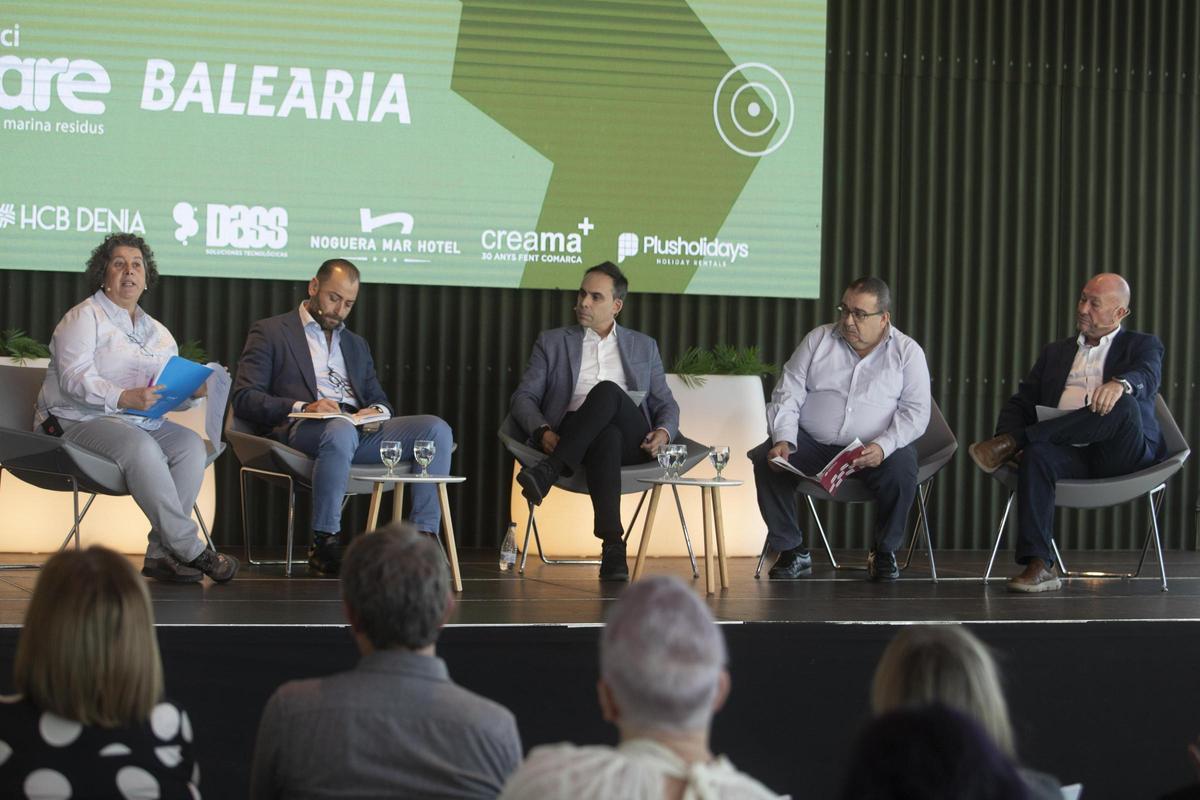 Rosario Donderis, Benito Mestre, Adolfo Vanaclocha, José Salvador Monserrat Crespo y Jose Luís Catalá participaron en la segunda mesa redonda.