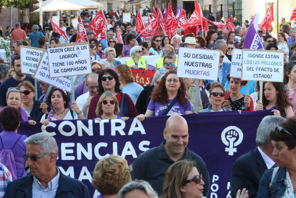 Casi 300 personas se concentran en la plaza de la Merced contra la violencia machista