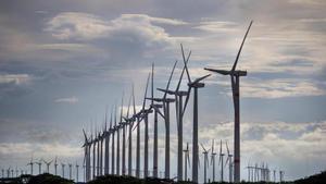 Molinos aerogeneradores de energía eólica.