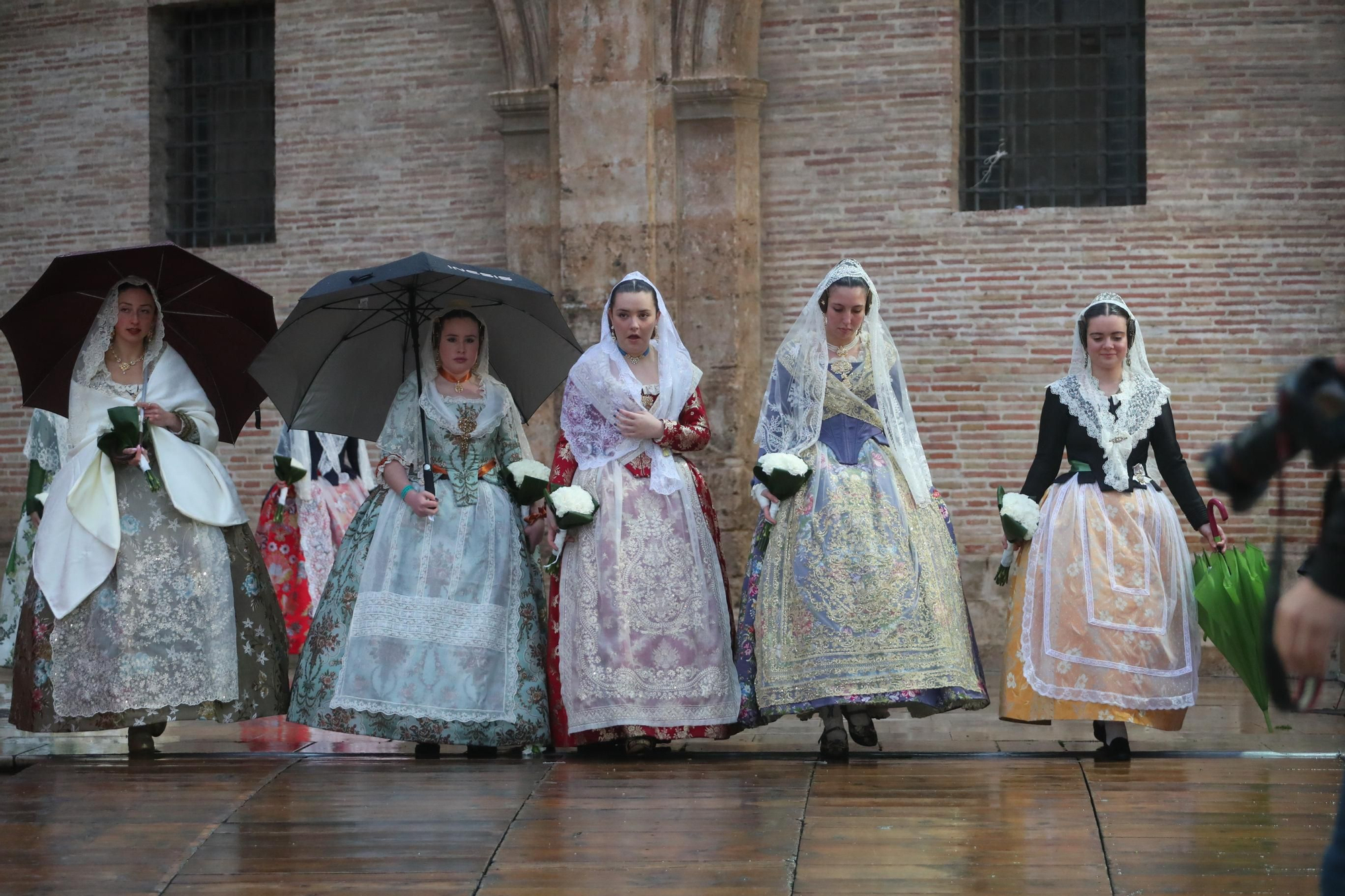 Búscate en el primer día de ofrenda por la calle de la Paz (entre las 18:00 a las 19:00 horas)