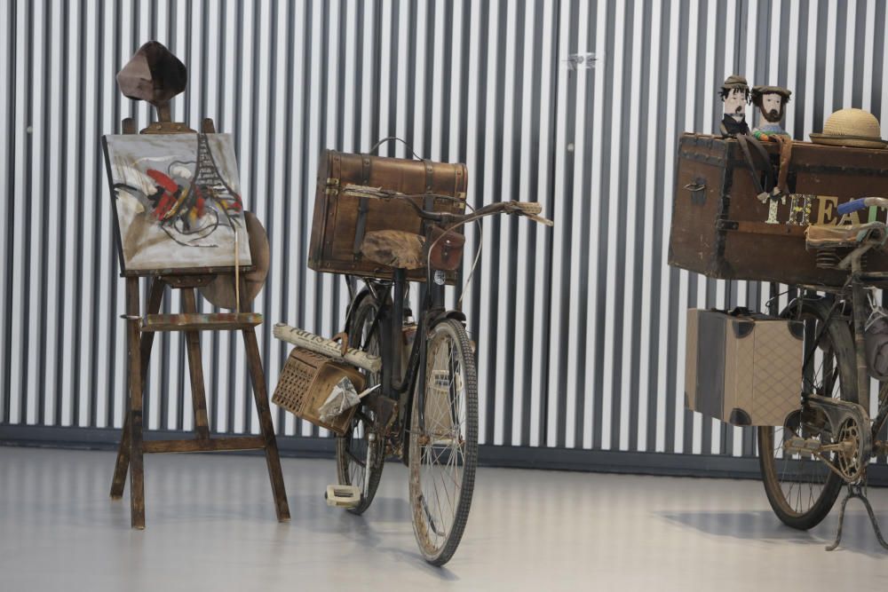 Exposición de bicicletas en la antigua estación de