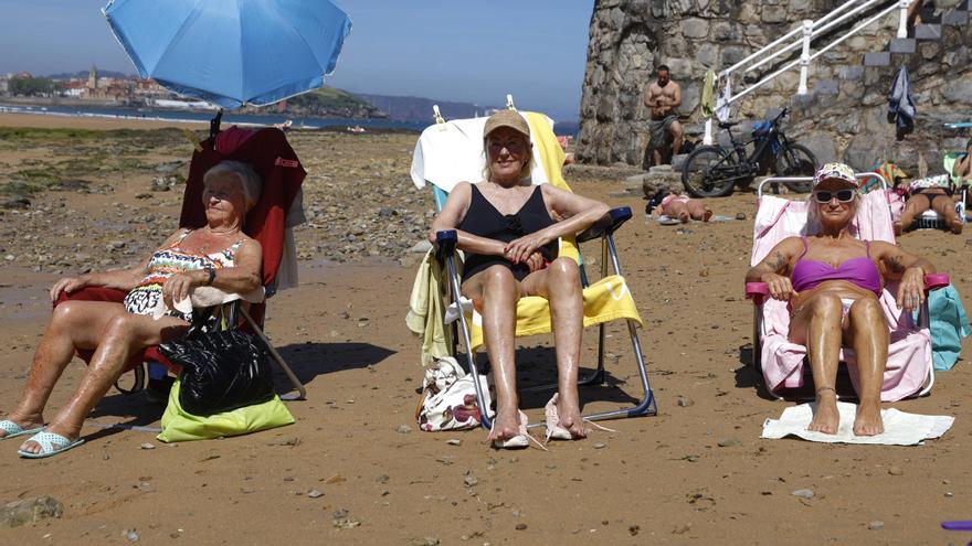 El Tostaderu calienta la temporada de baños en Gijón (en imágenes)