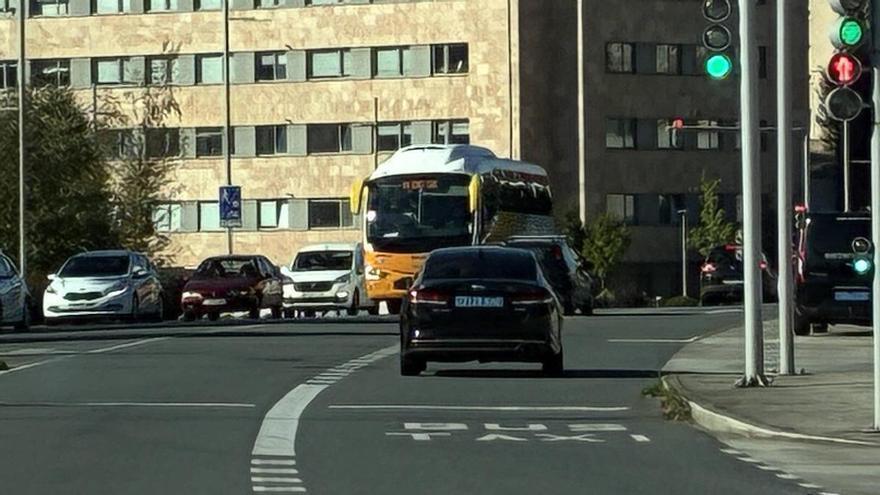 Raxoi regulará los VTC ante la negativa de la Xunta y abrirá una consulta pública