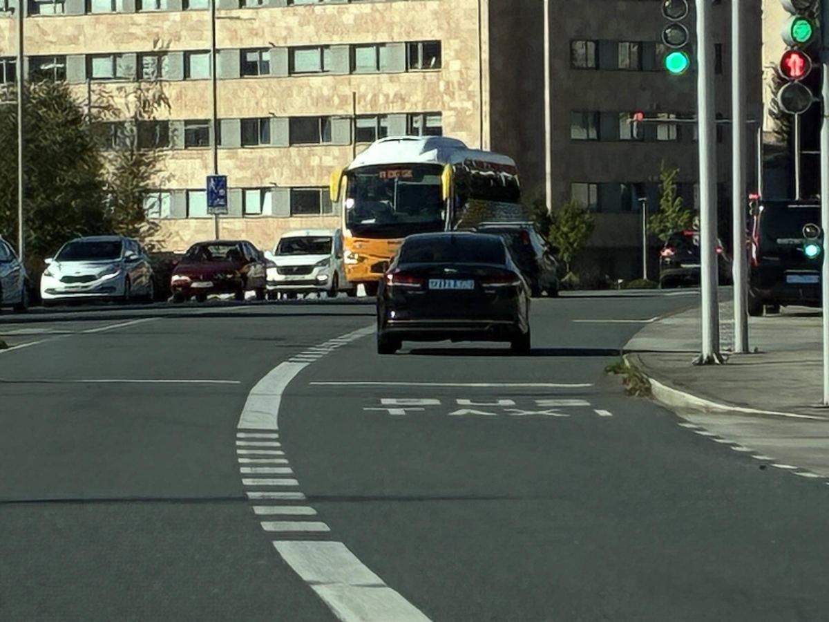 Un VTC en el entorno de la estación intermodal de Santiago
