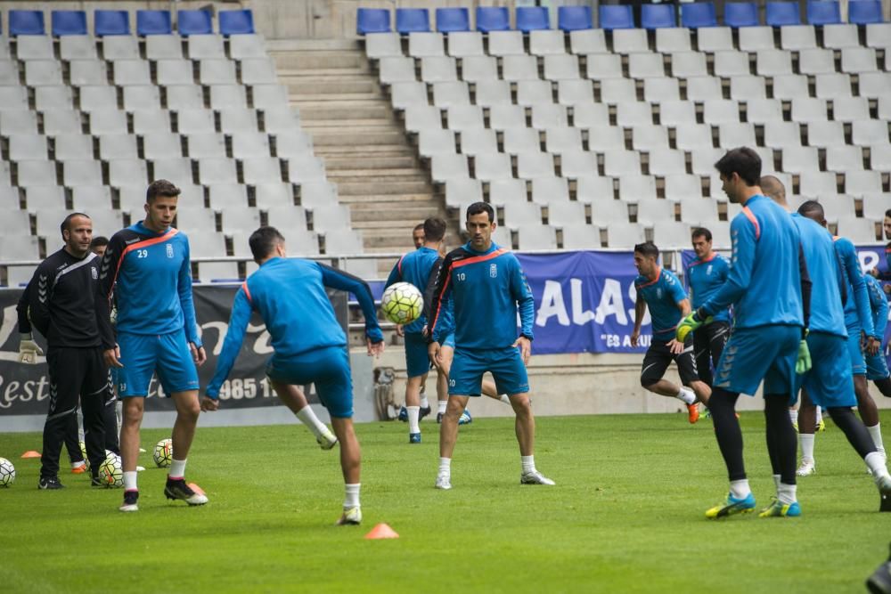 Foto oficial del Real Oviedo y entrenamiento en el Tartiere