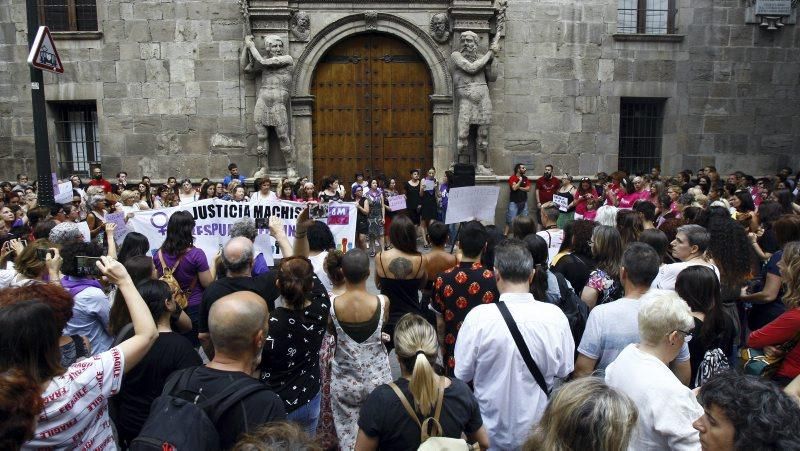 El feminismo arropa a la víctima de ‘La manada’ de Manresa en Zaragoza