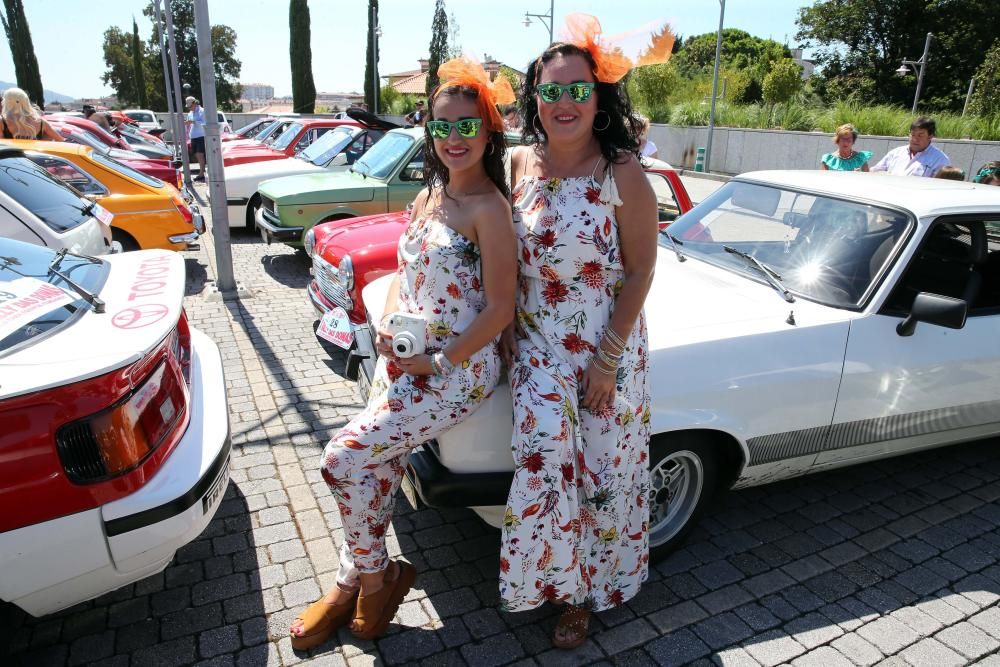 La prueba de coches clásicos reúnen en Vigo a 66 mujeres participantes de todas las edades