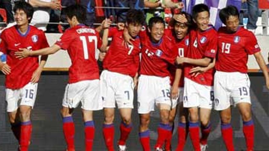 Corea ganó con comodidad (2-0) a Grecia