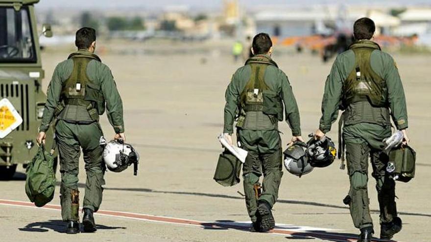 Imagen de archivo de oficiales del Ejército del Aire. / El Correo
