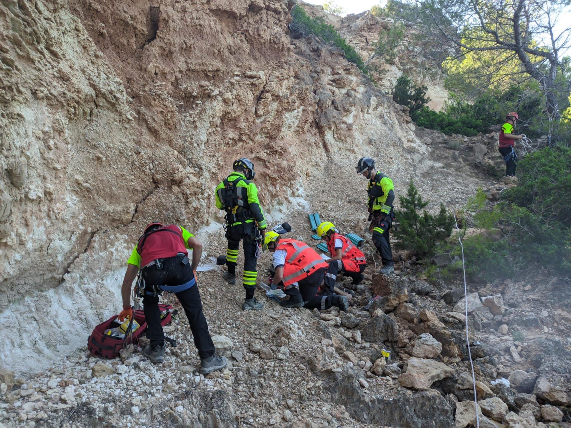 Herido grave un hombre al caer de una altura de 12 metros en Ibiza.