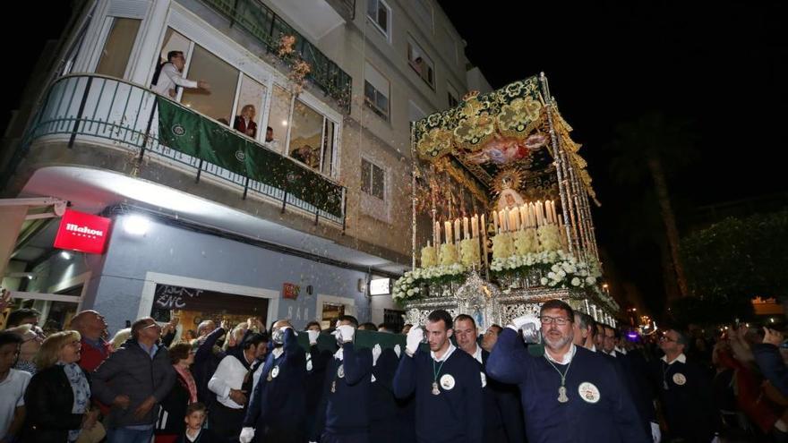 Domingo de Ramos: Procesión de Las Mantillas en Torrevieja con Nuestra Señora de La Esperanza y de La Paz