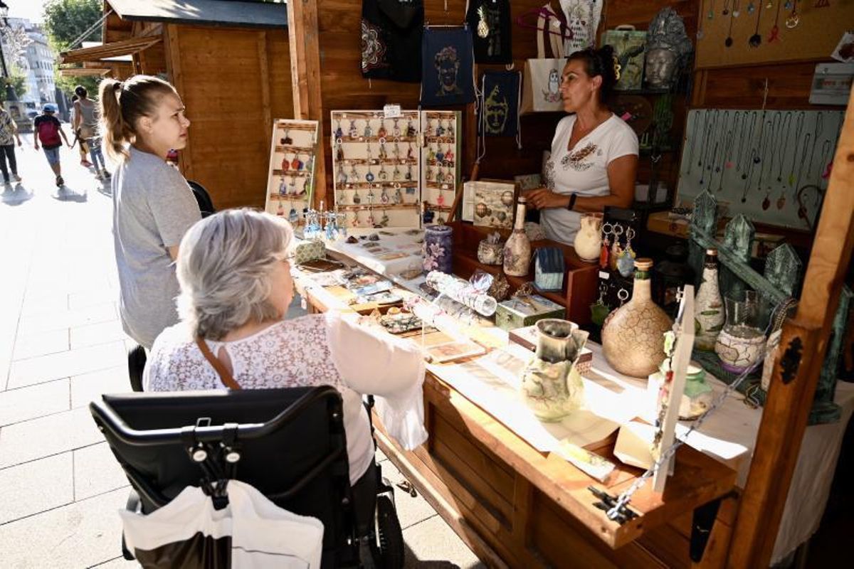 Una de las atracciones de feria en Marín. | // RAFA VÁZQUEZ
