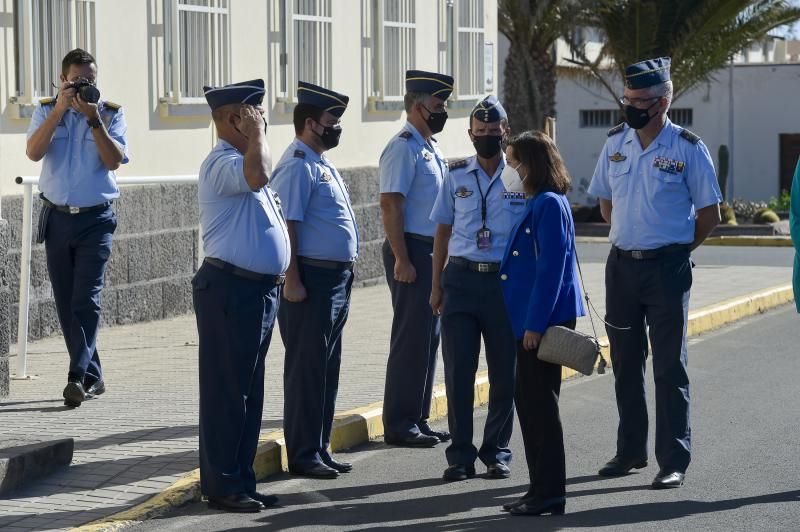 Visita de la ministra de Defensa, Margarita Robles, a Gando