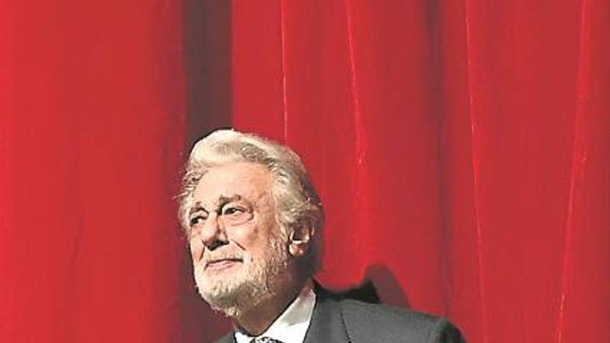 Cultura echa a Plácido Domingo de La Zarzuela