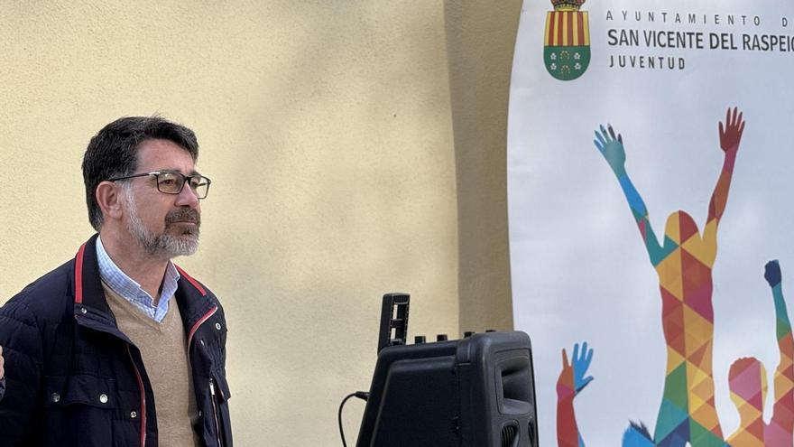 El alcalde de San Vicente pide rebajar la crispación y descarta retirar las competencias a un edil de Vox