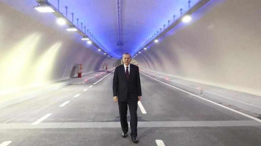 Erdogan inaugura su enésima obra faraónica: un túnel bajo el Bósforo