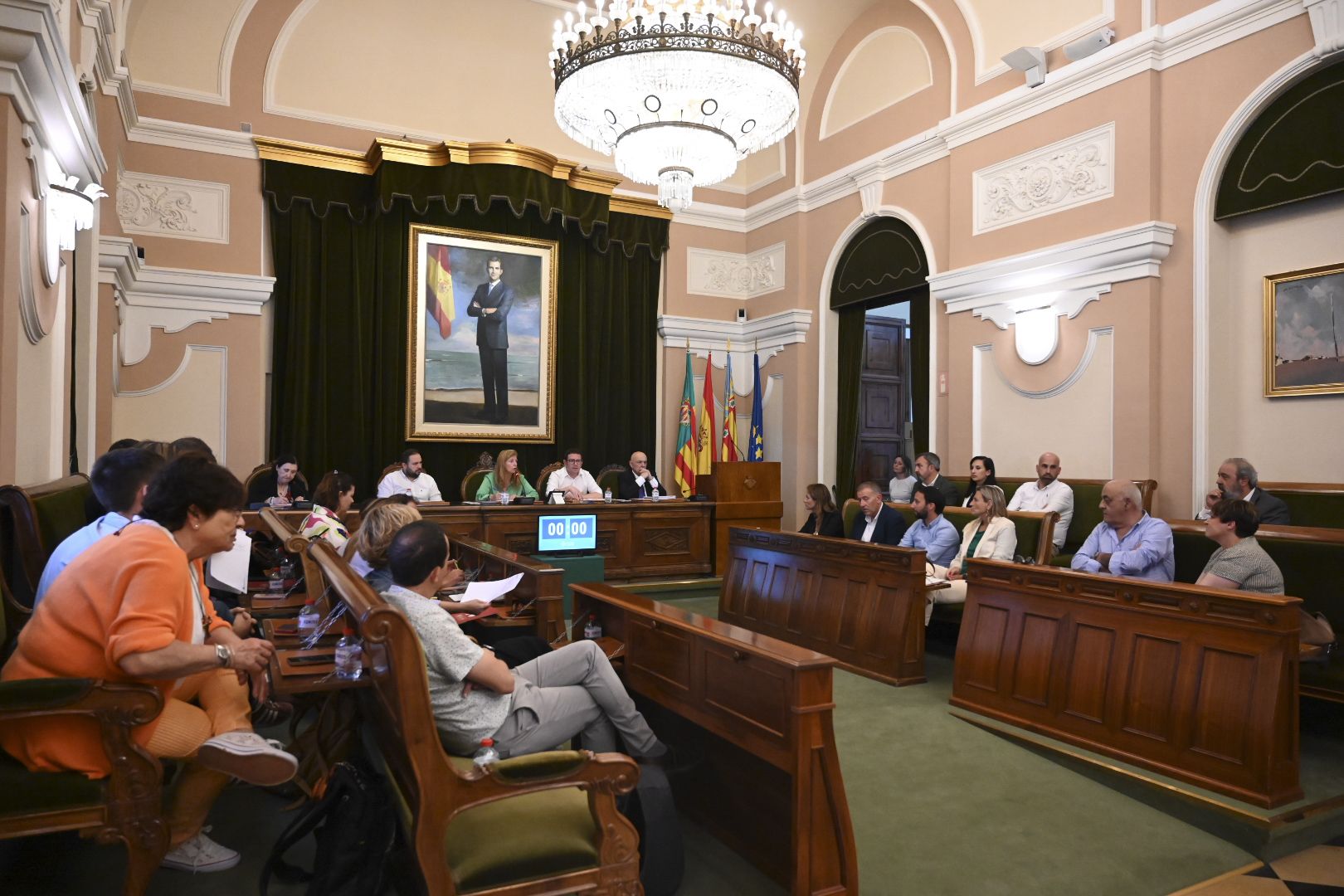 Las emotivas imágenes del último pleno de la legislatura en el Ayuntamiento de Castelló