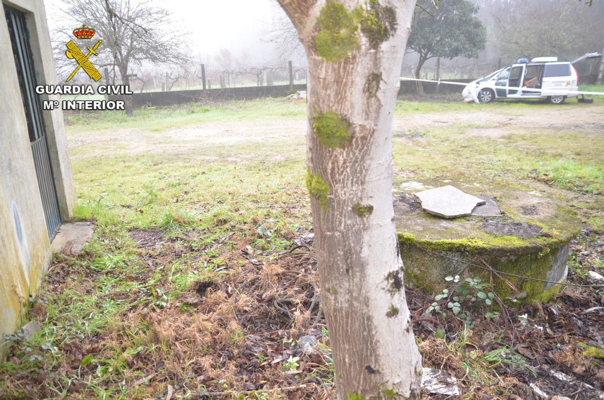 A la derecha, entrada al pozo donde apareció el cadáver