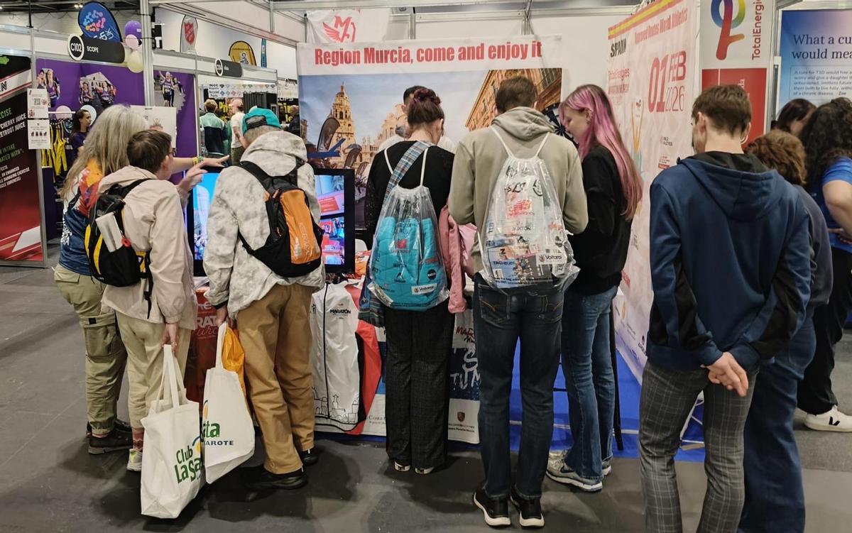 Stand de la TotalEnergies Murcia Maratón Costa Cálida en Londres