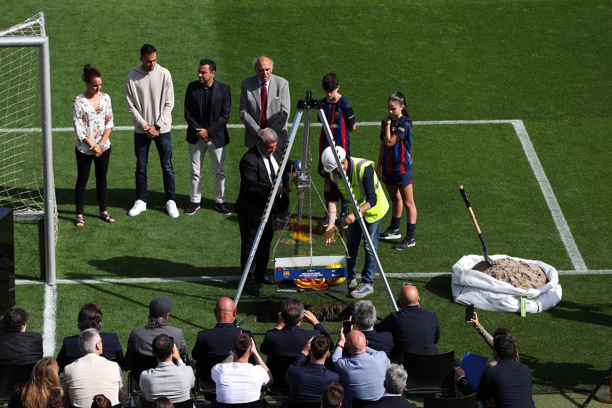Colocación de la primera piedra del futuro Camp Nou