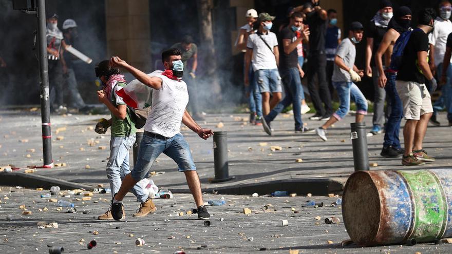 Protestas frente al Parlamento de Beirut