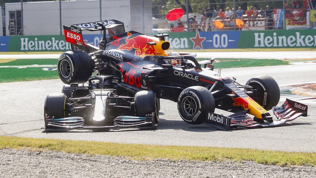 El escalofriante accidente entre Verstappen y Hamilton en Monza