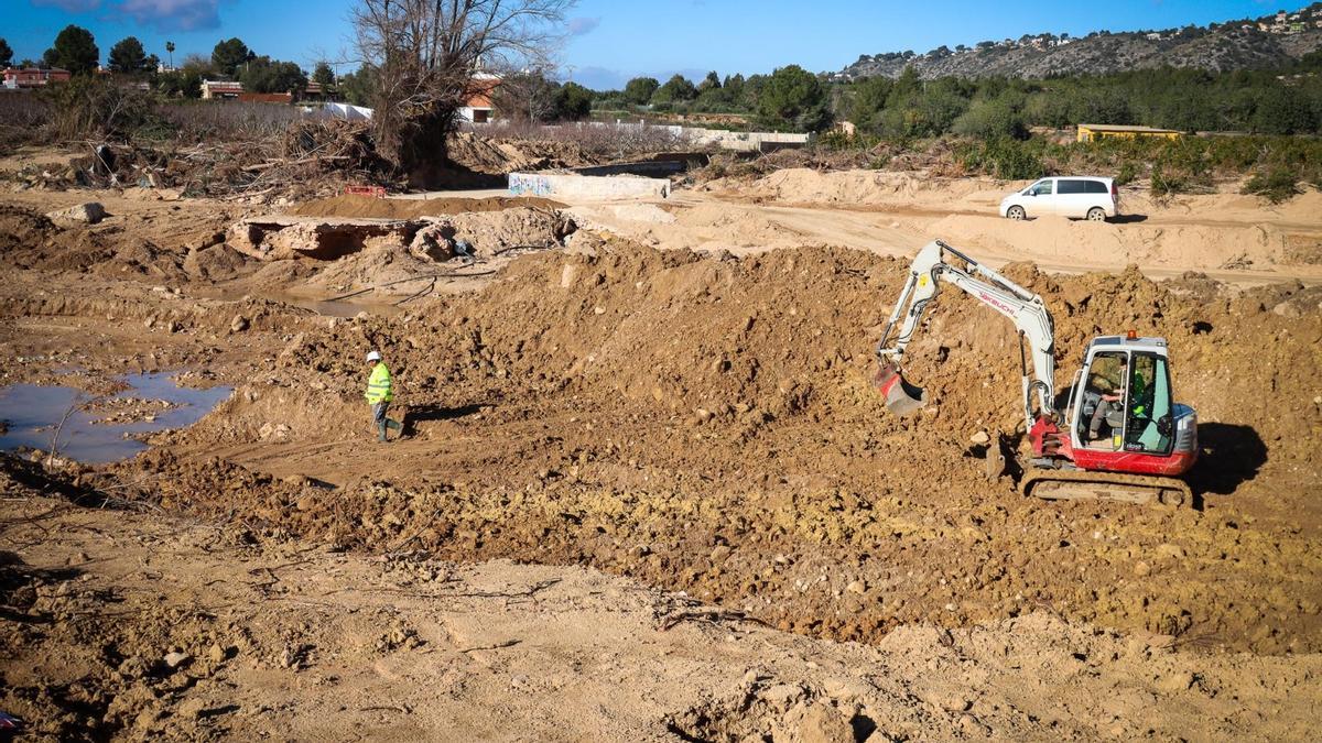 Trabajos en los caminos rurales de Torrent afectados por la dana