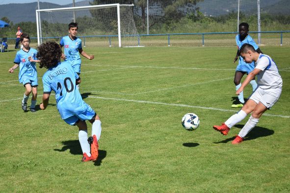 Un momento del torneo de fútbol base celebrado en Valga, que reunió a 1.200 espectadores.