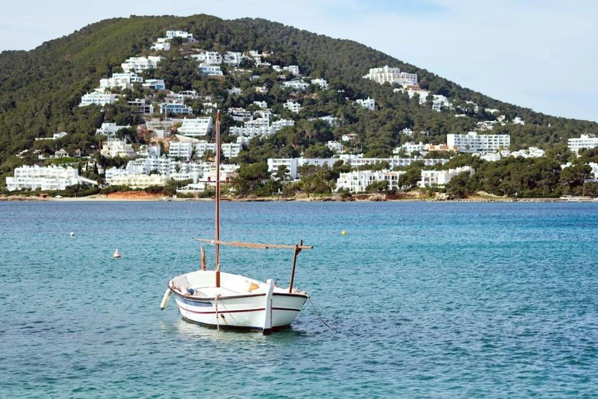 Ibizan 'llaüt''.